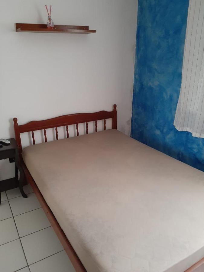 Apartamento Para Temporada กัวรูจา ภายนอก รูปภาพ