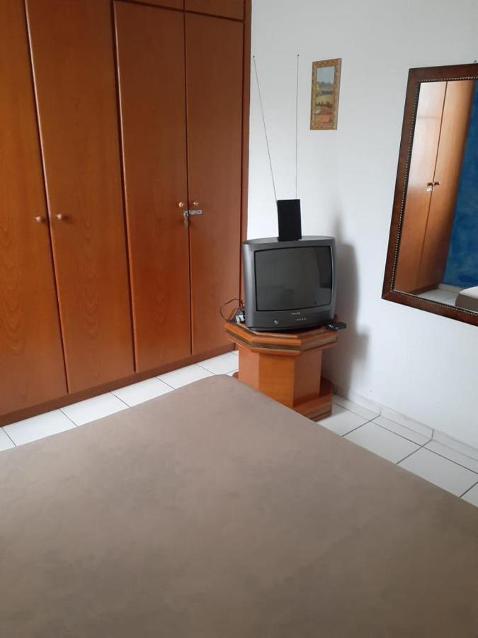 Apartamento Para Temporada กัวรูจา ภายนอก รูปภาพ